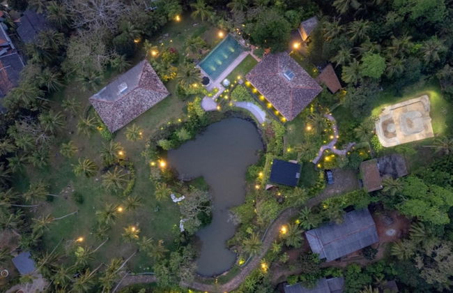 Cool and Contemporary Hilltop Villa With Ocean Views - Photo 14