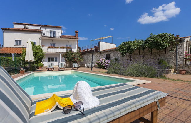 Villa in Kujici Near Beach With Pool - Foto 1