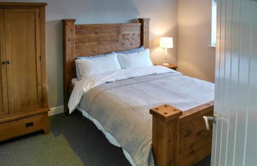 Queensgate Holiday Apartment , Beverley with parking - Photo 6