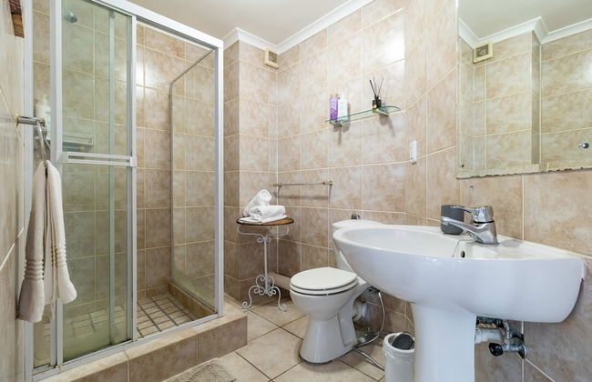 3 Bedroom Family Apartment Beach Club - Houtbay - Photo 46