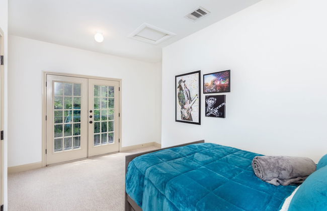 Upstay - East Austin Family Home - 5min From DT - Photo 12