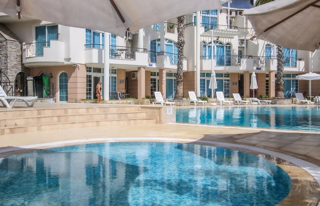 Seahorse Deluxe Hotel - Photo 21