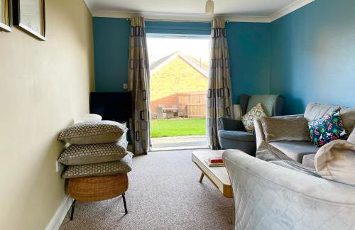 Stunning Large Detached Gloucester, 4 beds, 3 bedroom, 2 bathroom property, Nr Chelt, The Docks and Quays sleeps 6 - Photo 35