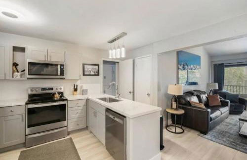 Guest Favorite Spacious Remodeled 2 Bdrm 2 Ba Mountain Views - Photo 21