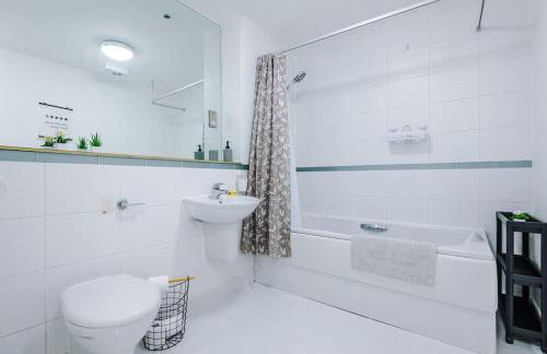 Spacious Deansgate Apartment, Free Park, Sleeps 8 - Foto 27
