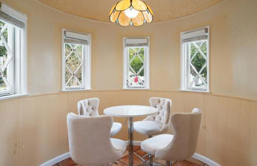 Spacious 4BR House with Large Yard and Parking Beverly Hills Adj - Foto 4