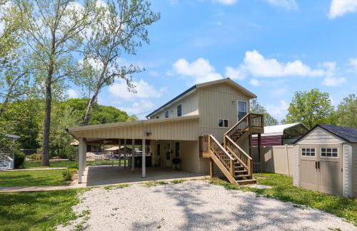 New! 2 Homes-Firepit, Hot Tub, Huge Yard and Dock - Foto 2