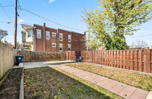 Elegant Reservoir Hill home with parking sleeps 8 - Foto 21