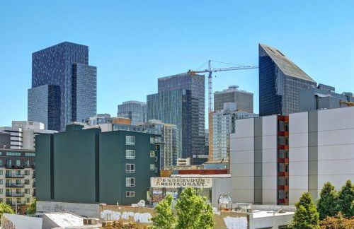 City Water View Oasis with Pool & Gym near Cruise in Heart of Seattle - Foto 4