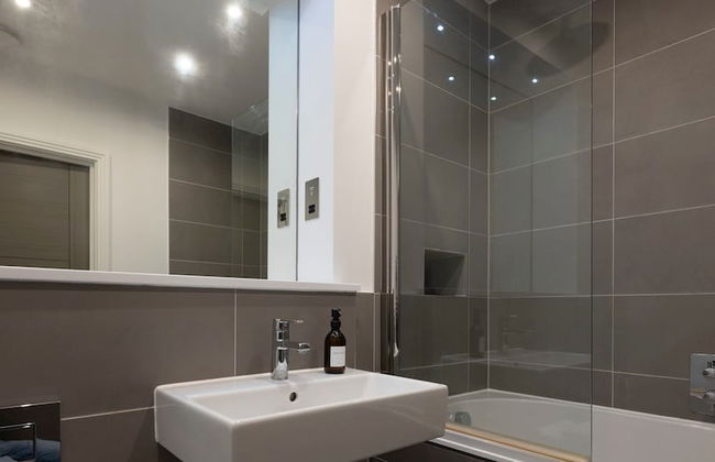 Super Vibrant 2 Bedroom With Parking - Foto 14