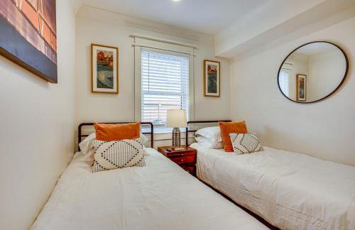 Dtwn Retreat with Game Room! Walk to Hampton Park - Foto 20