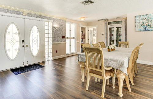 Furnished Sunroom with TV! Canal-Front Bradenton Gem - Foto 7