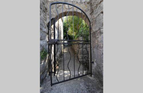 maison pierre et voûte au cœur du village - Photo 6