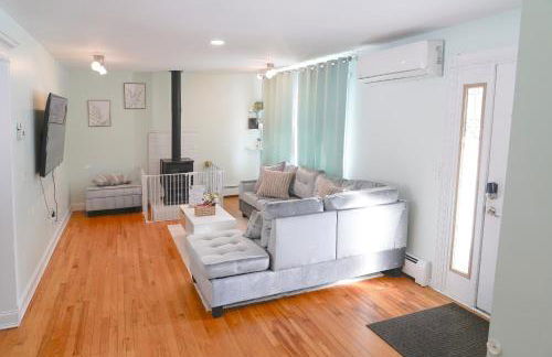 Family River Valley Retreat with Fireplace - Foto 2