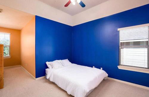 Bedroom with 3.5-Bathroom near Golf Course! - Photo 28