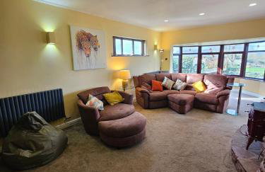 Dog-Friendly Country Home, Woodburner, Private Fields & Hot Tub! - Photo 80