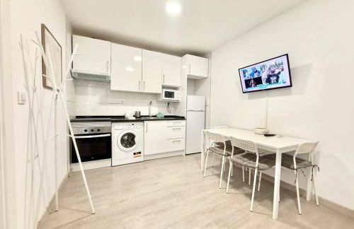 Metro Avenida de América 11 AMCH Hospedaje - Photo 25