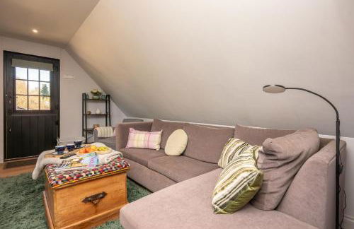 Peaceful Stylish Entire Apartment - Views, Gardens, Firepit, Balcony - Photo 28