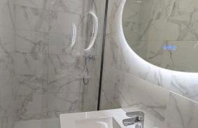 Beautiful beachfront apartment, 180d sea and cliff view - Foto 8