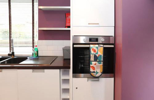 Hassocks Hideaway with Parking Garden - Foto 10