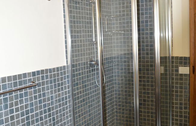 Cottage With Private Swimming Pool - Photo 9