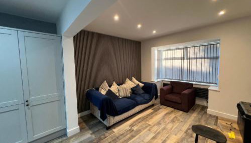 Whole house -Sleeps4-Parking-Garden-BikingHiking - Foto 3