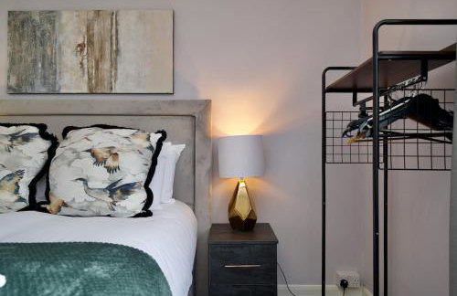 London Road Villa - Free Netflix, Private Parking, WiFi & Private Garden - Photo 25