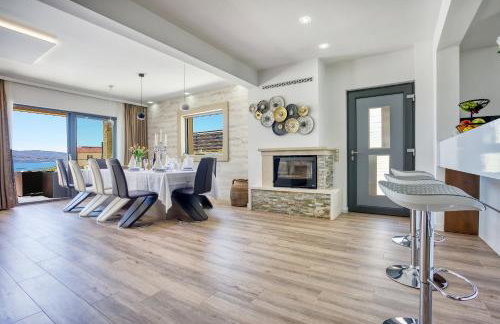 LUXURY VILLA PARADISE 120m from sandy beach, heated pool, billiard, max 12 pax - Foto 18