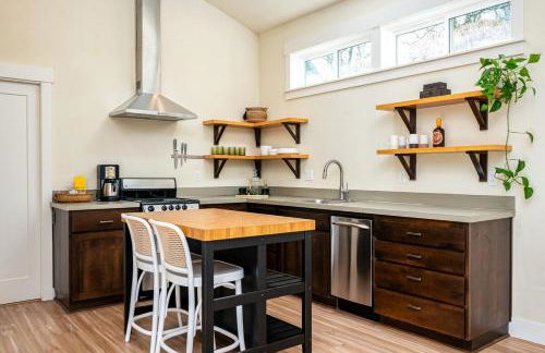 Cozy Laurelhurst Retreat - Photo 35