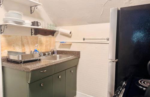 Cozy 1BD in Burlington’s Coolest Neighborhood - Photo 8