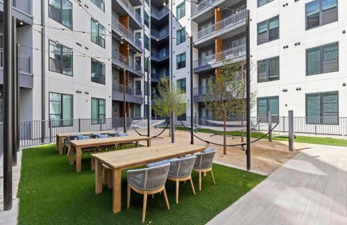 1BR Alongside Q2 and Domain With Pool, Gym and Free Parking - Foto 22