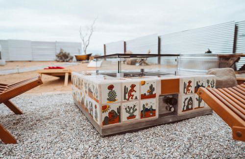 Romantic Desert Escape - Stargazing Dome, Hot Tub, Fire Pit, Hammocks, Cowboy Pool - Foto 27