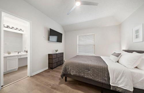 Houston Lake Retreat Pool Lake Front Spa - Foto 34