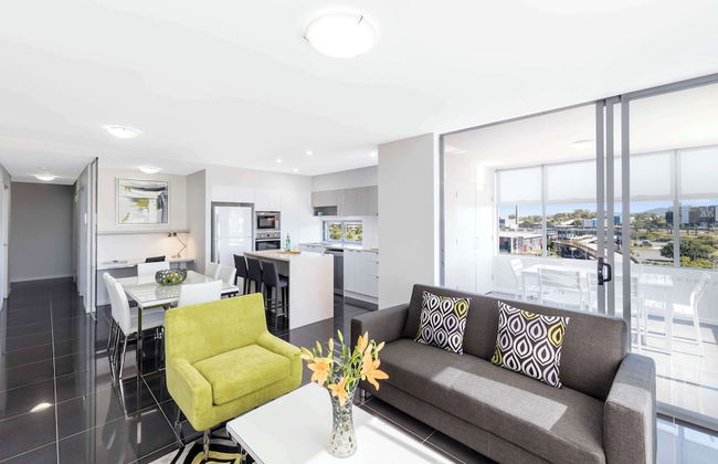 Oaks Brisbane Woolloongabba Suites - Photo 15