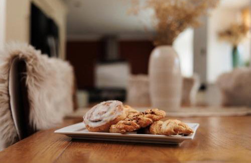 The Farmhouse with two hot tubs - Foto 45