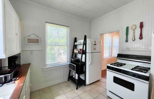 Historic & Chic Beaumont Getaway - Photo 17