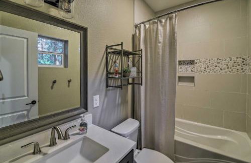 Secluded Butte Meadows Cabin with Deck and Grill! - Foto 15