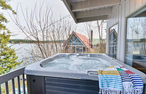 Huvila Haven Lake Front Home with Dock and Hot Tub - Foto 3