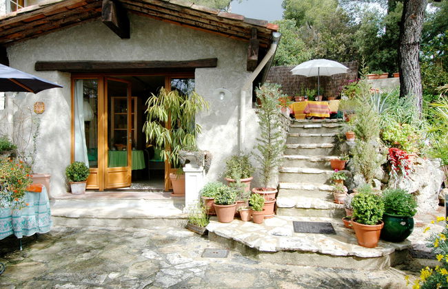 House in Vence with swimming pool and garden - Photo 2