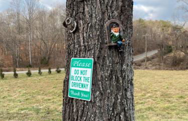 Giggling Creek Cottage - BedJet! King Sized! Gazebo, 45 Acres, Arcades, Nintendo, more - Photo 52