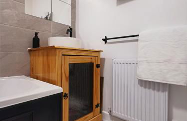 Peaceful house in the heart of Glasgow city, close to Queen Elizabeth Hospital and Govan subway, Free Private Parking - Foto 9