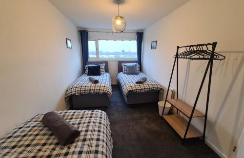 6 bed, sleeps 8, 1 Mile from New Cross Hospital, 10 mins from M6 Jct 10 & M54 Jct 1 - Foto 6