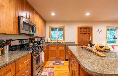 Vino Velo Retreat! Redwoods! Hot Tub!! Fire Table!! BBQ!! Game Room!! Fast WiFi!! Dog Friendly!! - Foto 18