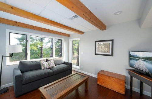 Secluded Waterfront A-Frame Cabin w/ Pvt Lake - Foto 17