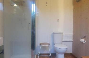 Snug & Secluded Lakeside Shepherds Hut 'Carp' - Foto 14