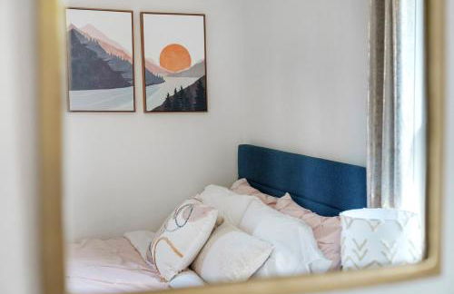 Cozy escape with Hot Tub, ideal for family & friends - Photo 14