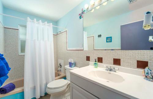 Waterfront Beach House with Dock & Heated Pool - Foto 23