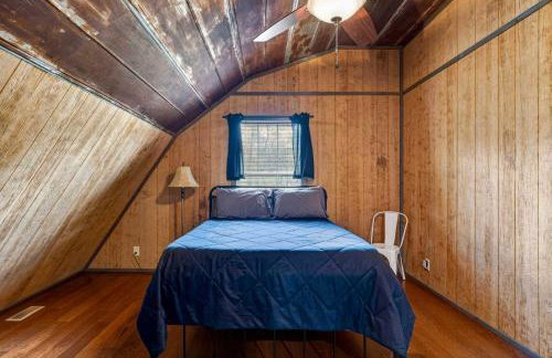 Rustic Barn Retreat w Hot Tub Game Room & FirePit - Photo 46