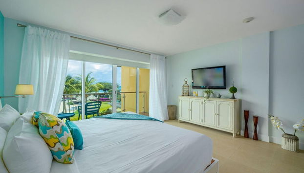 2BR 3BA Condo on Eagle Beach w Amazing Amenities - Foto 2, Habitación