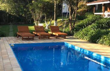 Lindo e aconchegante chalé com piscina, lareira e churrasqueira - Foto 29
